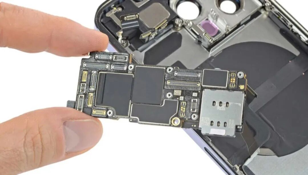 8G再見了，迎接12G！iPhone18標準版即將內存大跳躍！