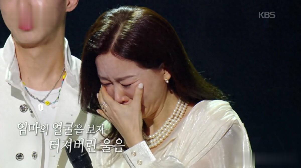 韩国女星上节目泪流成河，哭诉：“母亲有痴呆症，经常认不出我”