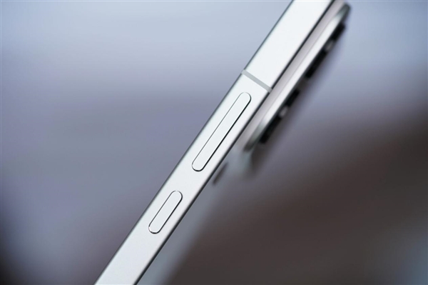 多一块屏对标iPhone 17 Pro Max!小米17 Pro Max图赏