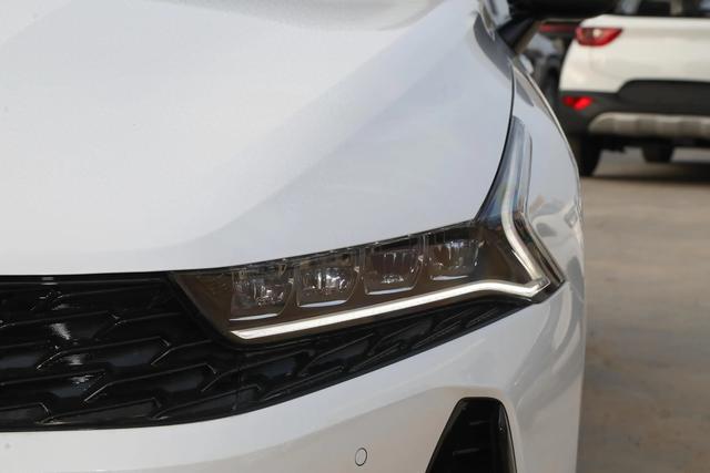 长近5米的合资中级车，配2.0T+8AT，起步降至11万多，还是卖不动