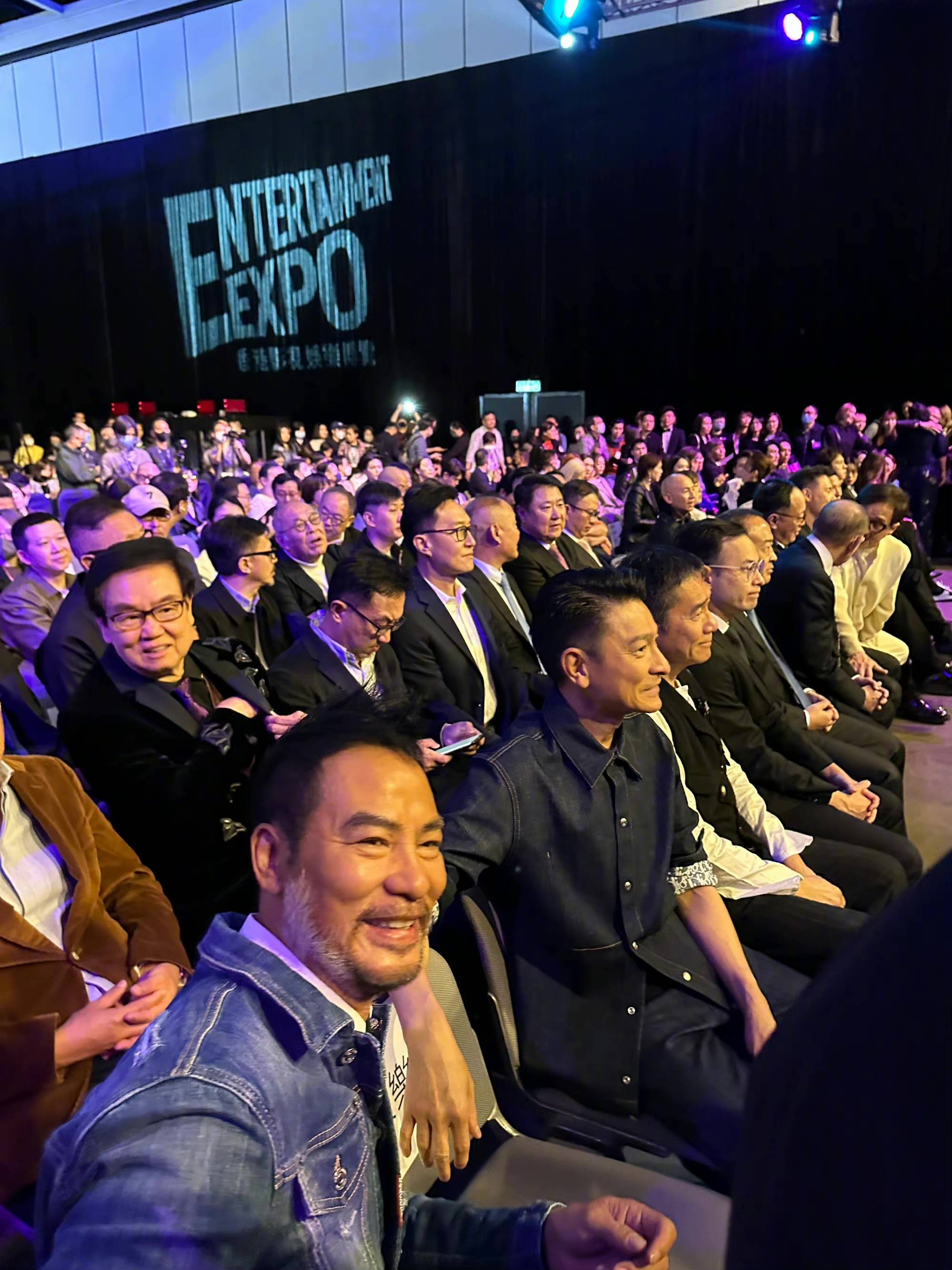 娱圈大佬现状被曝，欠债22亿，搬进“小院”生活，妻子带货还债