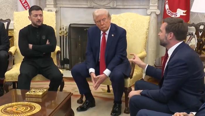 喜剧演员在白宫把他气得发飙，目的达到，从此安全了