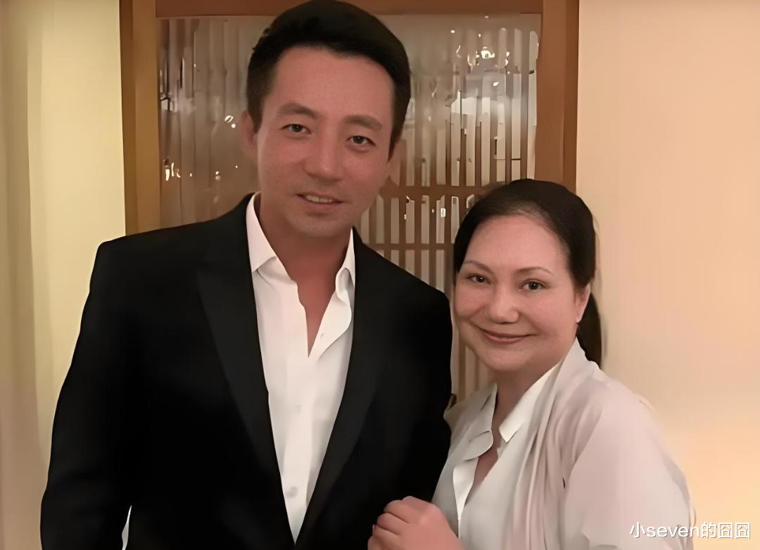 大S妈妈被曝拍卖女儿遗物,本人称没分到一毛钱,疑似内涵汪小菲