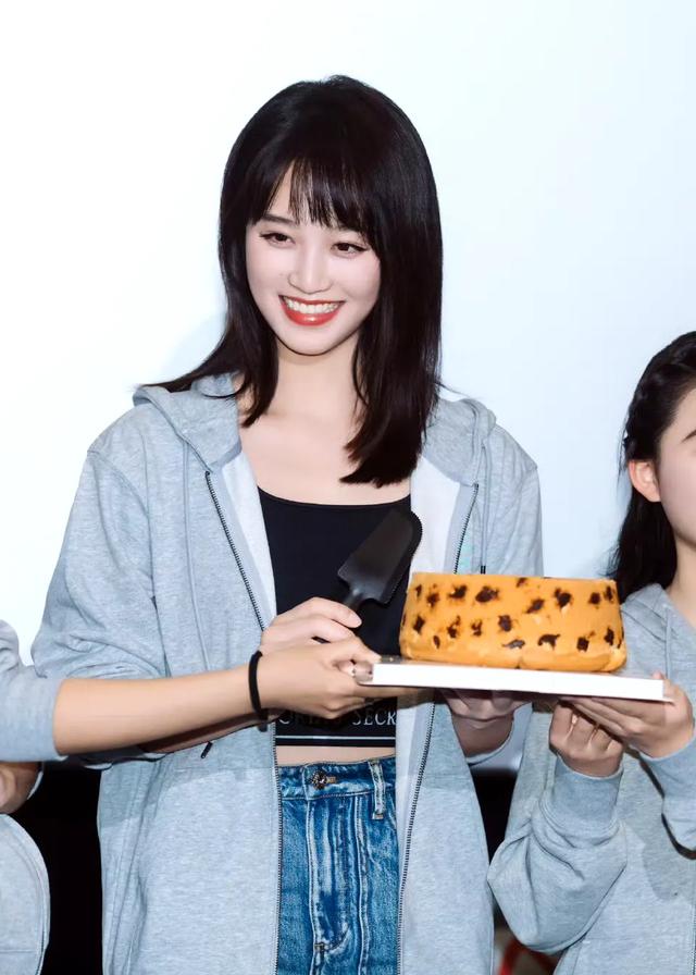 蓝盈莹身材藏不住了，当年只顾看甄嬛传骂浣碧，错过这么宝藏身材