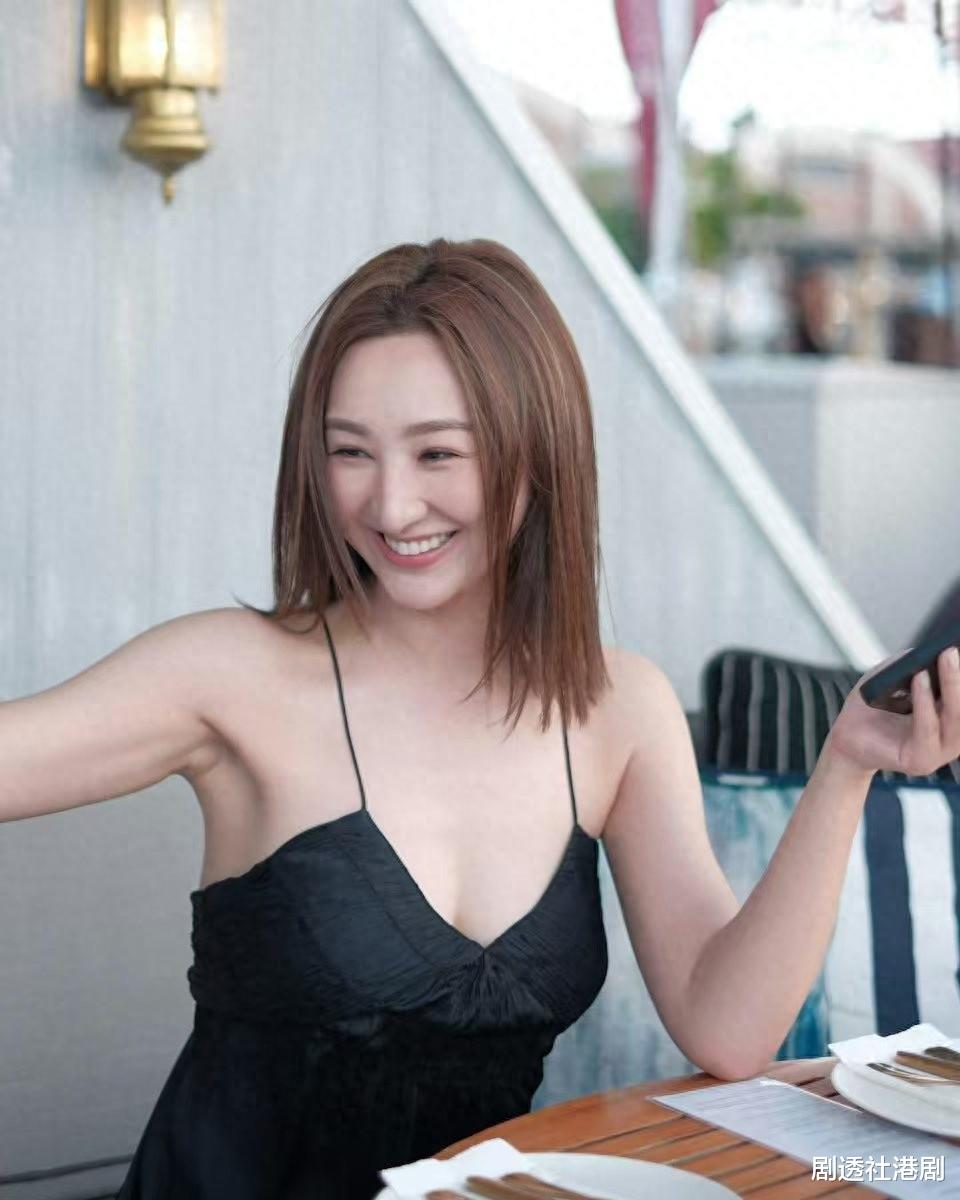 TVB女星无预警公开婚纱照！引猜测好事近，曾恋音乐才子单身达5年