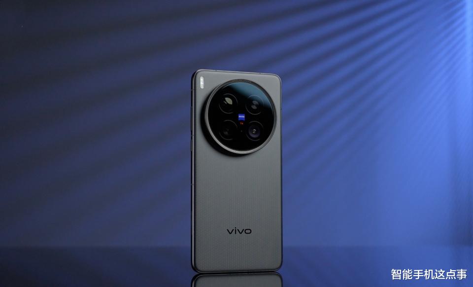 vivo X300 Pro再次被曝光：大R角直屏+主攝上新，配置基本拉滿了