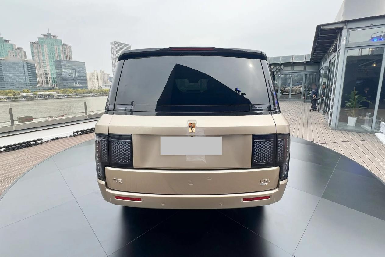 车标都是24K纯金，全尺寸再加长，轴距增加200mm+6座，3激光雷达