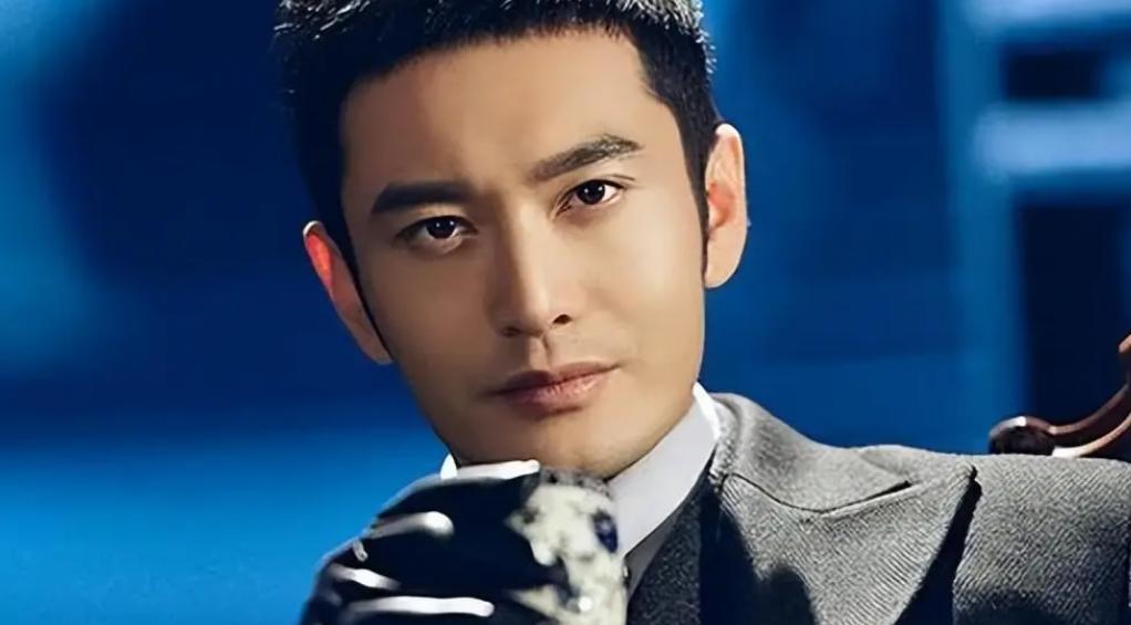 杨颖没想到，《小城大事》开播仅3天，黄晓明就走上另一条上坡路