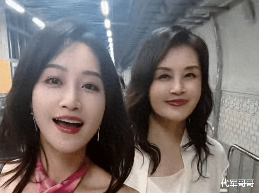 原来她是蓝盈莹母亲,二婚嫁亿万富豪生活幸福,如今60岁依然漂亮