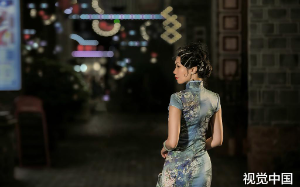 母亲用经血喂蛇，天天装神弄鬼，背后藏着一件见不得人的事