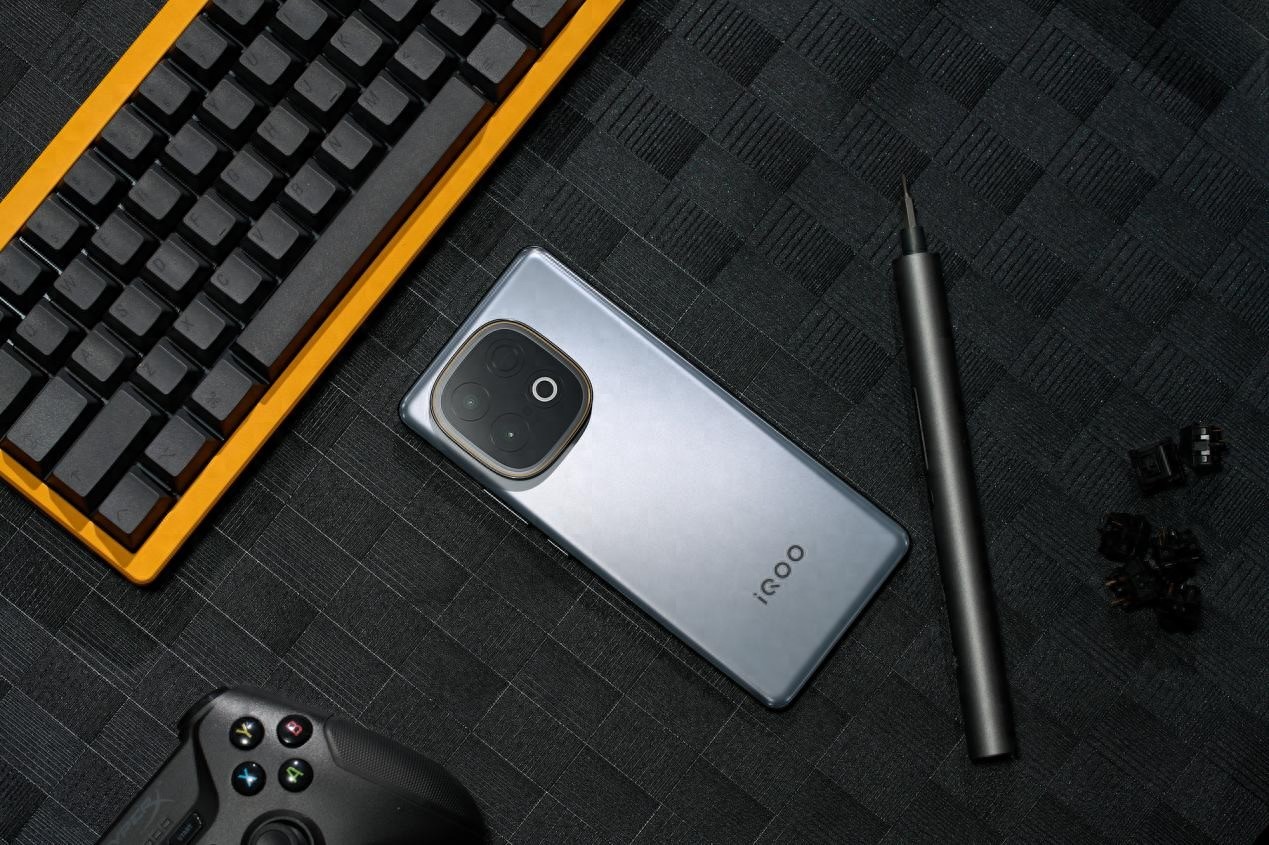 iQOO Z10 Turbo+发布!性能续航双王炸,超分超帧畅玩!