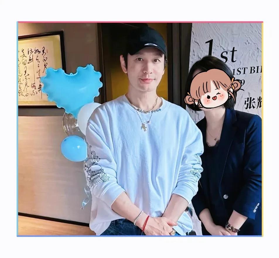 黄晓明参加好友孩子满月宴，被网友吐槽姨味重，叶柯称仍相信爱情