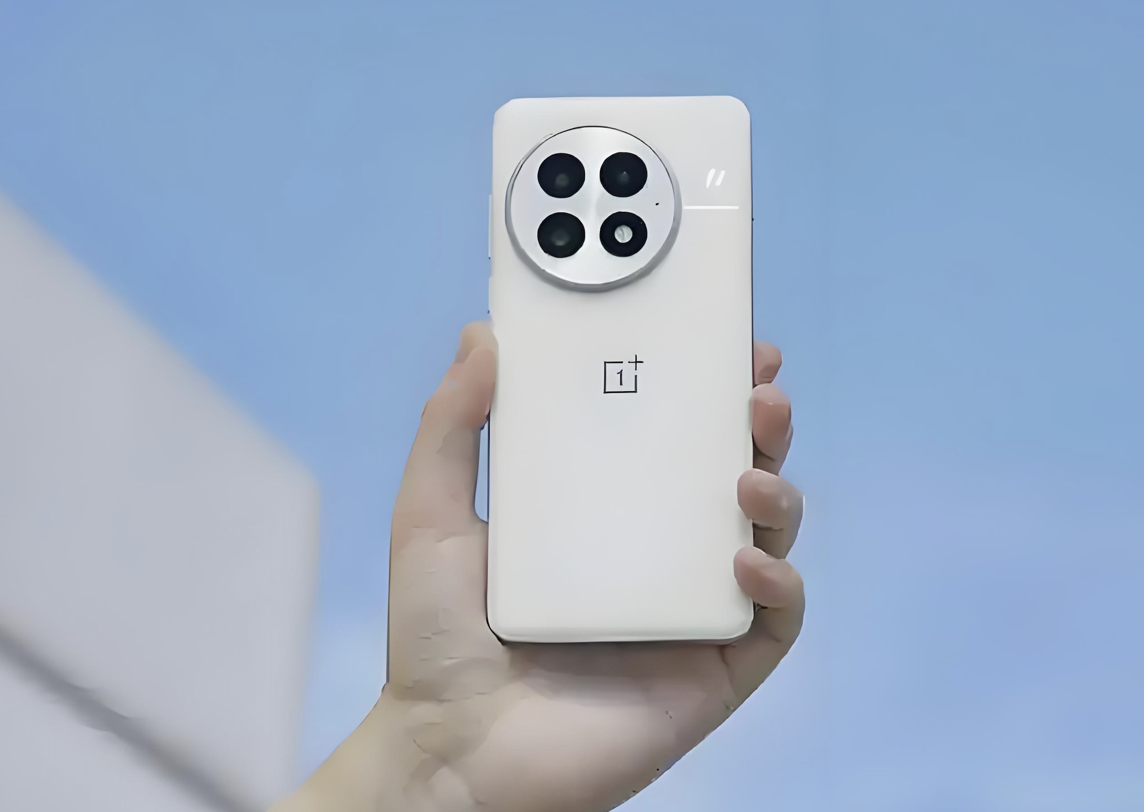 从4499元跌至2999元,骁龙8至尊版+2K屏幕+120变焦,入手再战五年