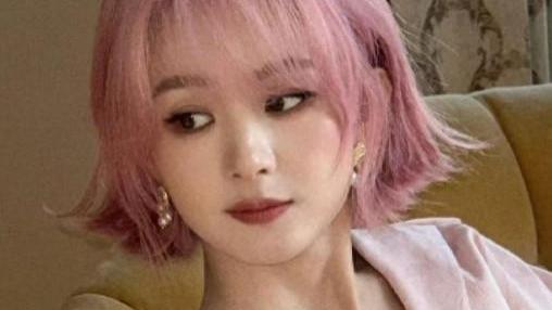 赵丽颖深夜回应恋情引争议：真性情还是没教养？网友吵翻了