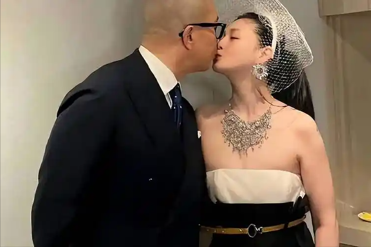 全剧终！S妈受骗白忙一场，两女婿却赚翻了，小S输得心不甘情不愿