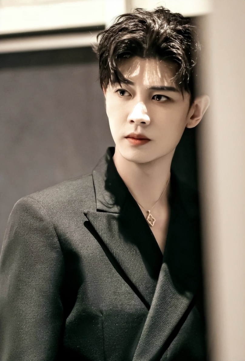 太厉害!这一次,登上人民日报的任嘉伦让杨紫和所有人刮目相看