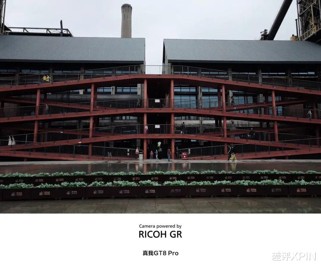 便宜大幾百，配置卻更頂？子品牌手機開始“騎臉”自家大哥了