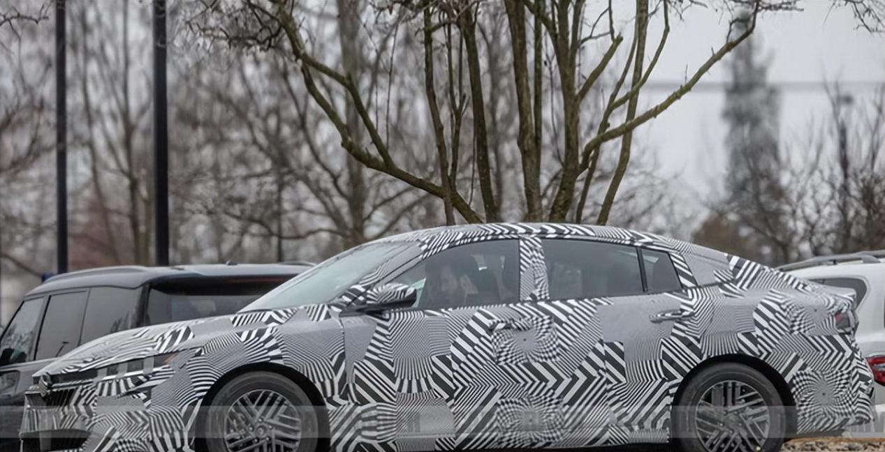 换奇骏1.5T三缸?日产新“轩逸”开始路试,外观内饰迎蜕变!