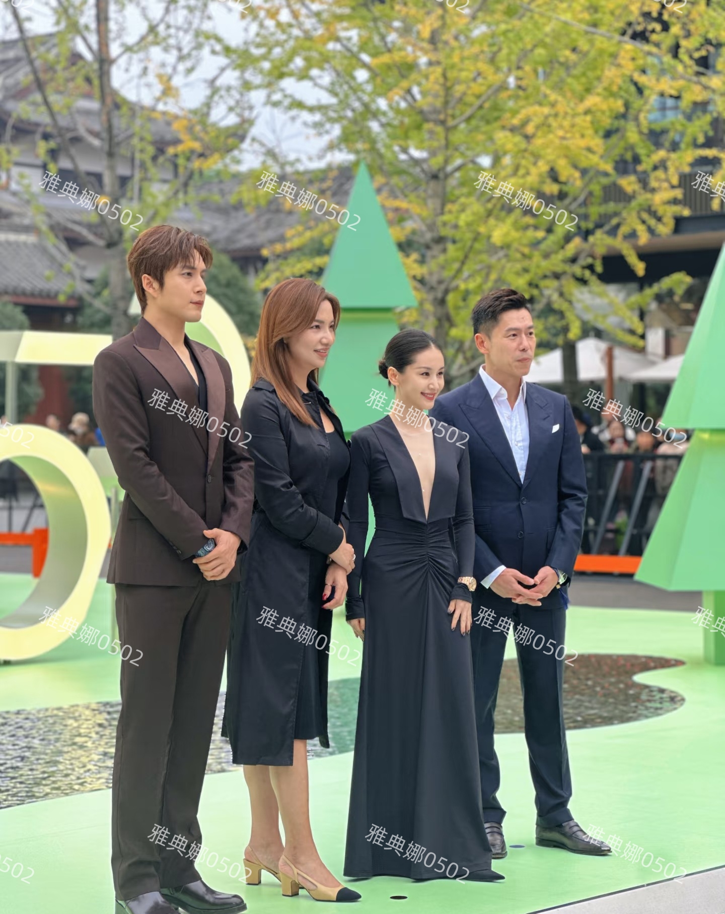 天啊,王子文本人也太娇小了,身材只有薄薄一片瘦瘦一条小小一只