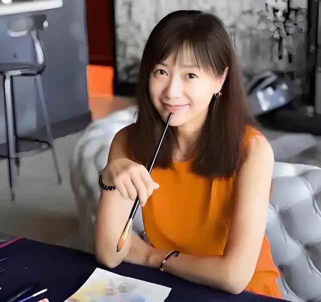 风流才女徐静蕾现状:住美国豪宅,身材发福,51岁不婚不育