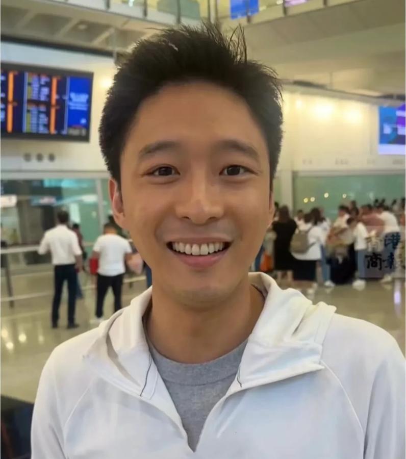 霍启仁大婚！霍震霆、朱玲玲出席两人关系融洽，新娘子父母气质好