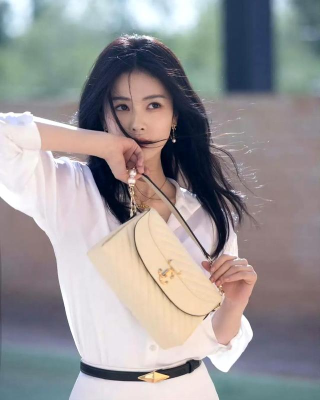 白鹿，清水出芙蓉，天然去雕饰