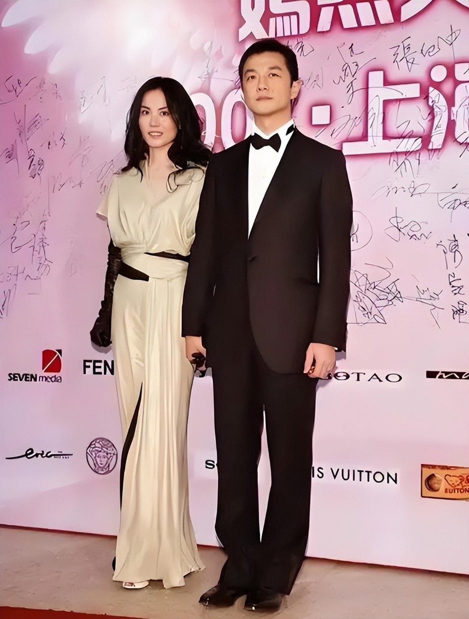 回应再婚才一天，李亚鹏再迎噩耗，事关女儿李嫣，王菲果真没说错