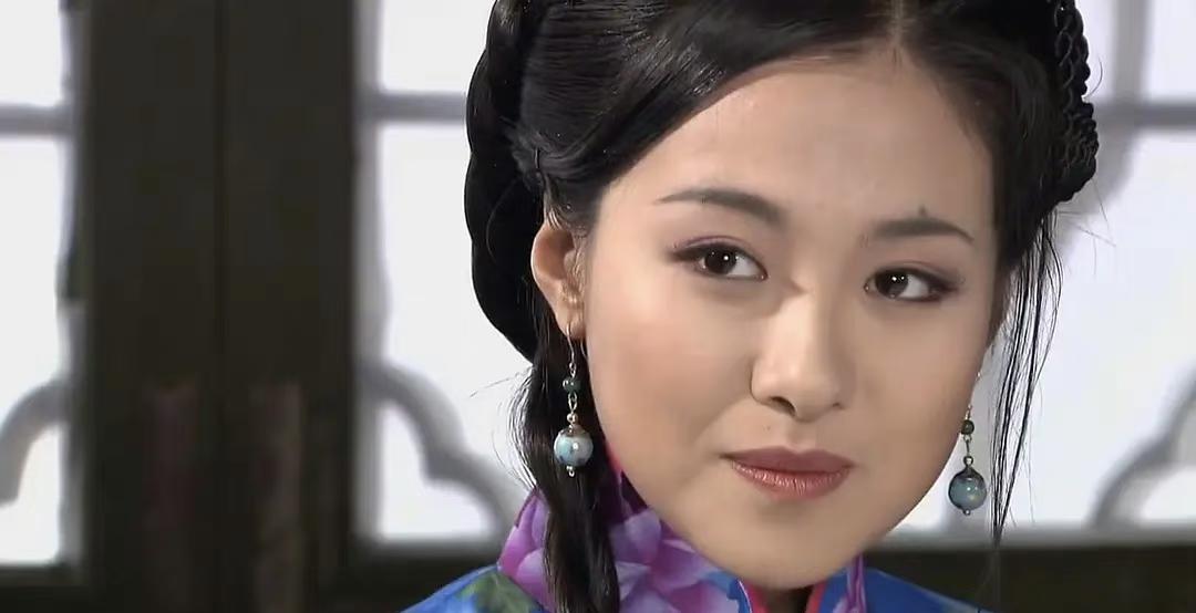 娱乐圈满族美女图鉴：每一位都貌美如花，谁最令你意想不到？