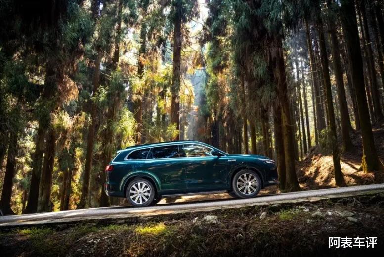 问界M7改款来袭，看它如何用“细节进化”撬动中产家庭市场？