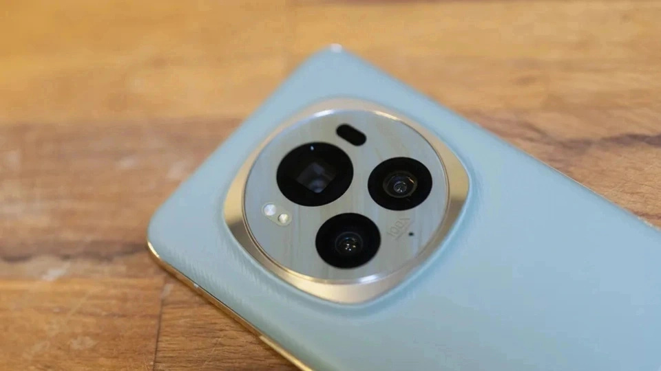 榮耀豁出去了，從6199元降至2736元，高配旗艦清倉“大跳水”