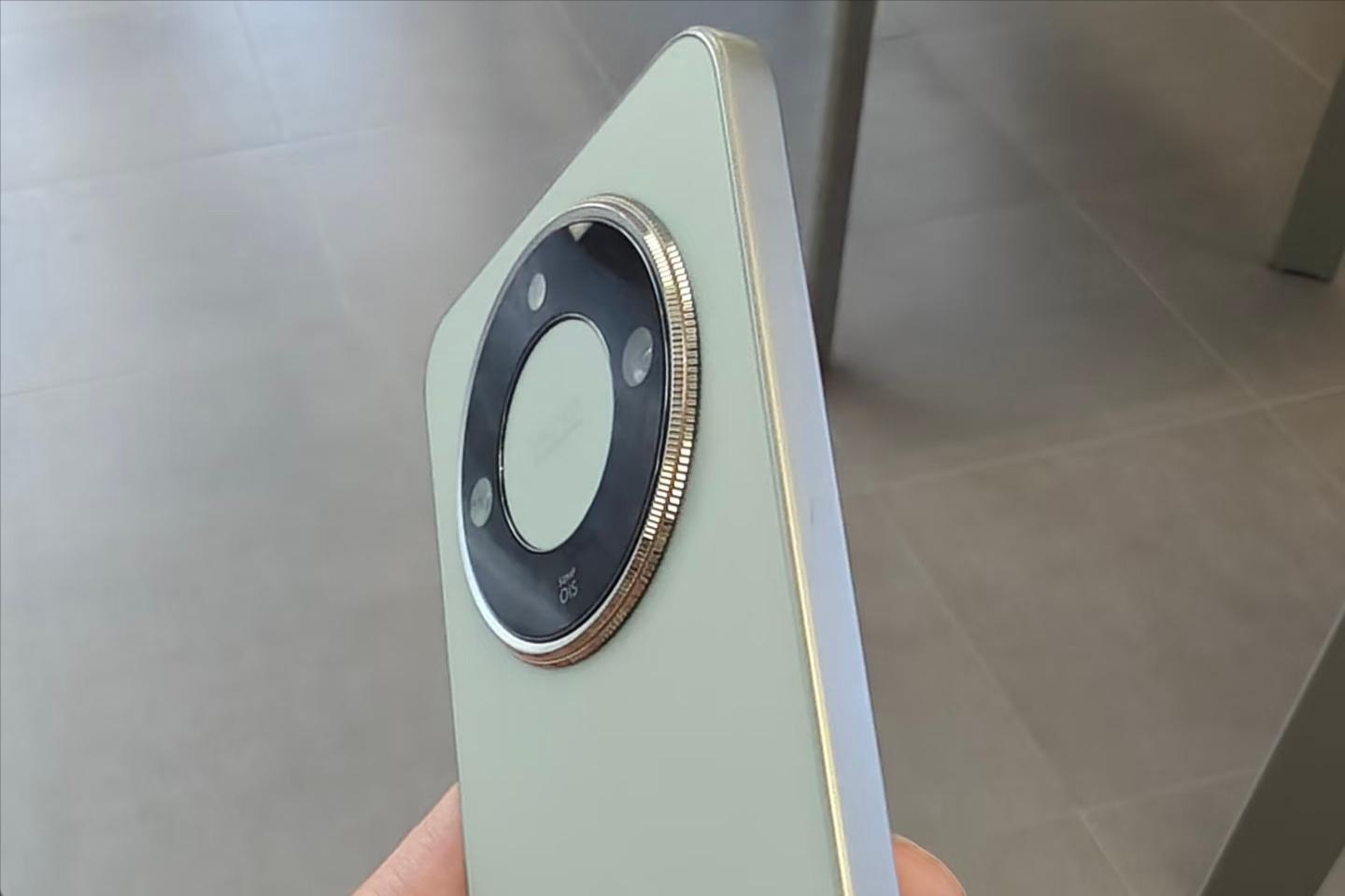 榮耀旗下的“千元機(jī)皇”！十面抗摔+超窄直屏+8300mAh+滿(mǎn)級(jí)防水