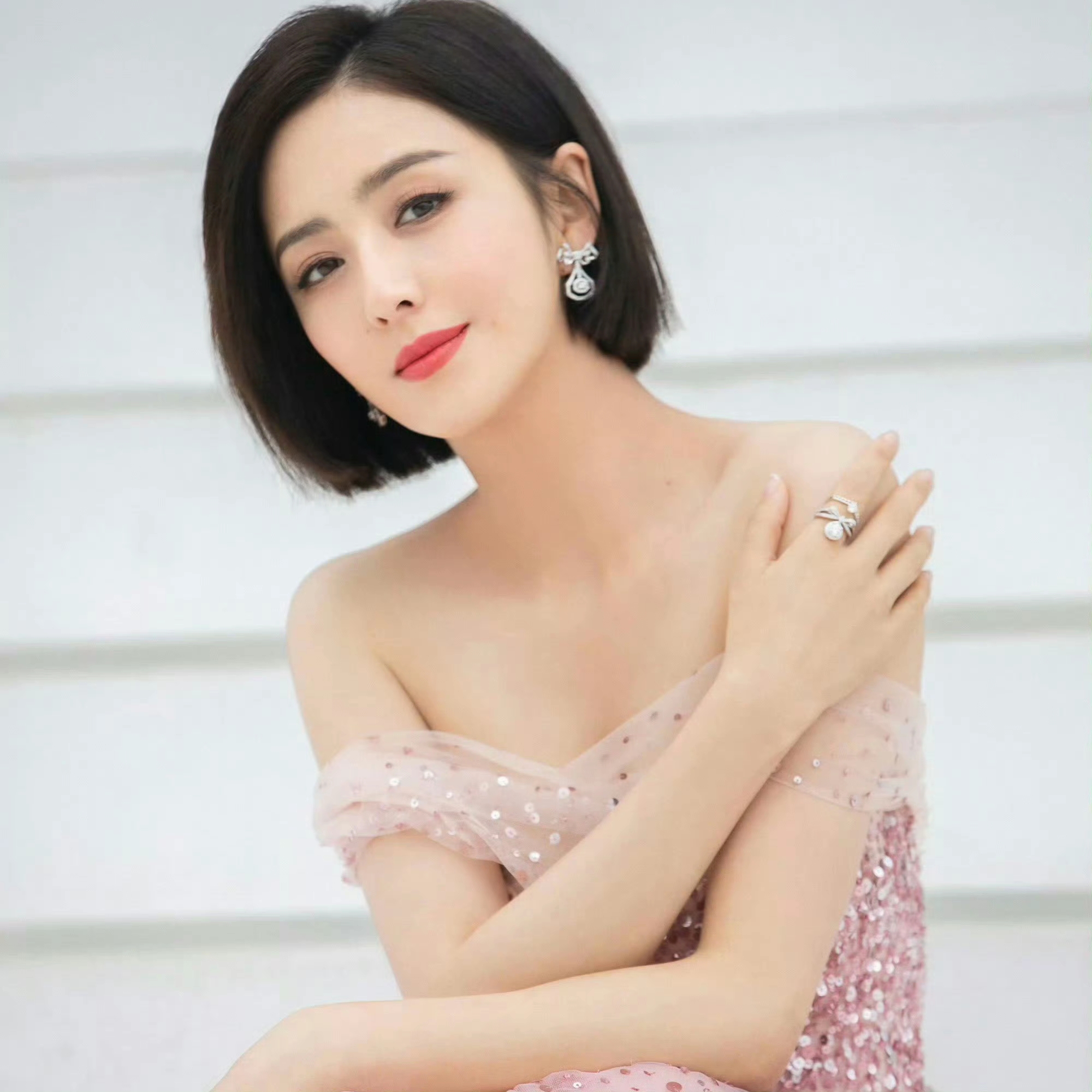 佟丽娅短发vs长发 短发更有魅力