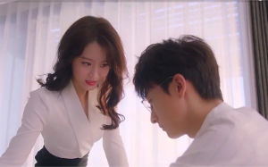 他放手，她绽放：游轮上的爱情交响曲