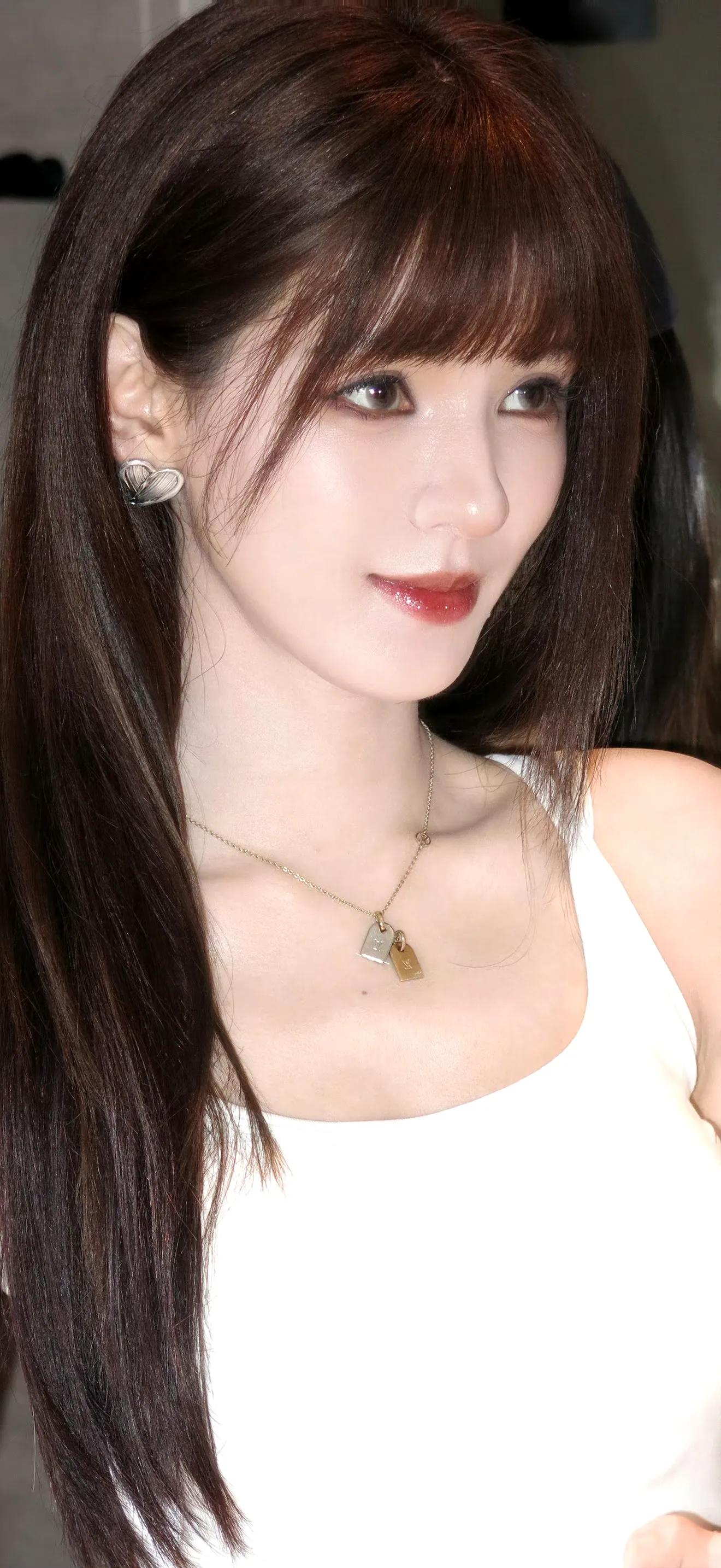 张予曦这张脸又纯又欲，张予曦最新妆造壁纸好看