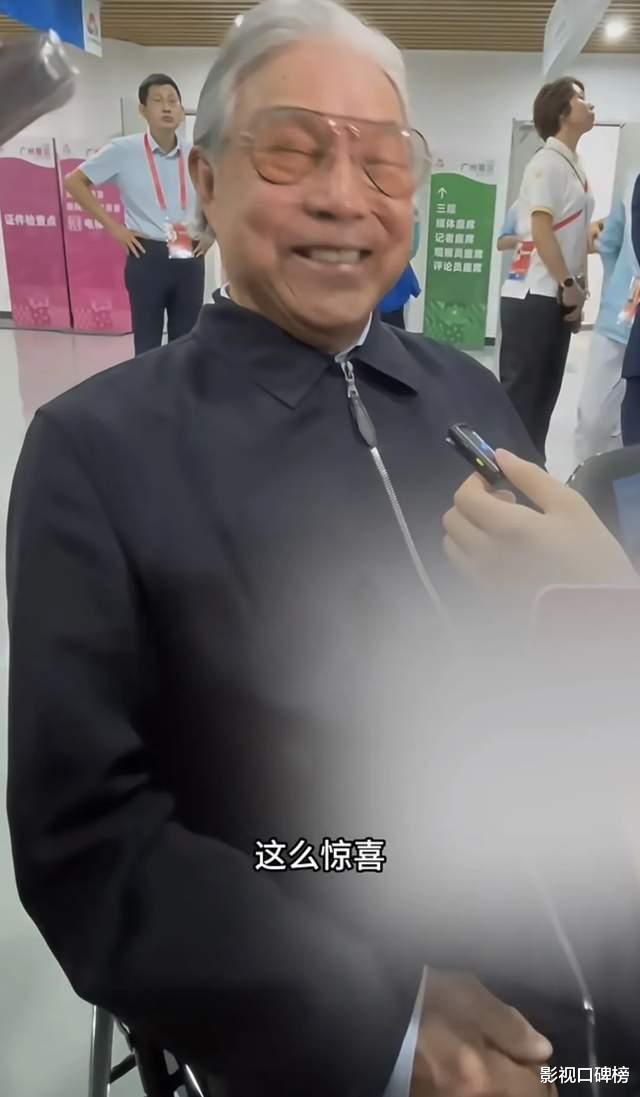 郭晶晶发文称很骄傲，很感动，霍震霆高赞儿媳妇，笑得合不拢嘴