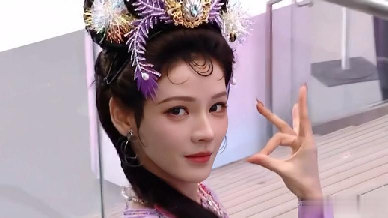 张予曦 蜘蛛精卖袜子