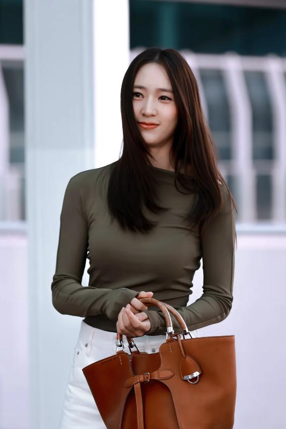 不靠发型遮丑，贴头皮封神 这五位骨相女星，露额露顶照样艳压群芳