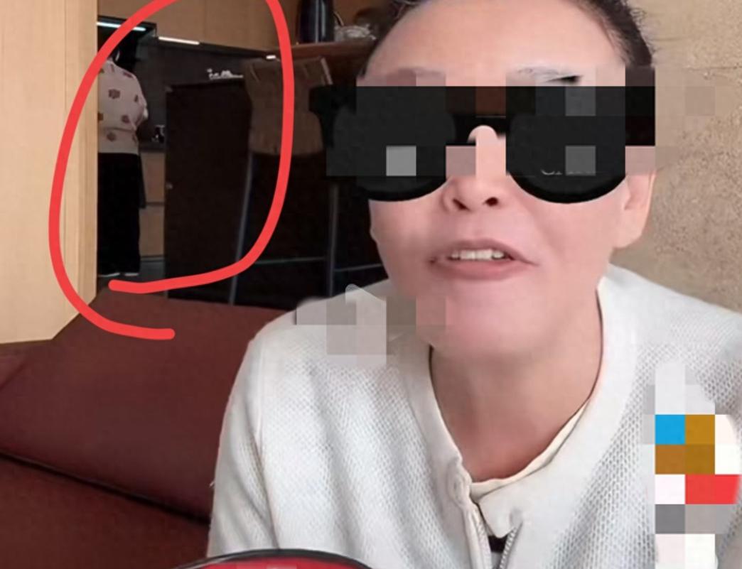 汪小菲丈母娘从早忙到晚!兰姐夸赞亲家特别好,爷爷也抢着带俩娃