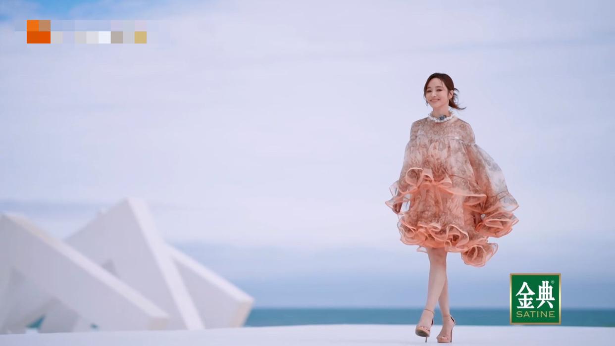 要不是侯佩岑的“不专业”聊天,谢娜怕是要被骂上热搜了吧!