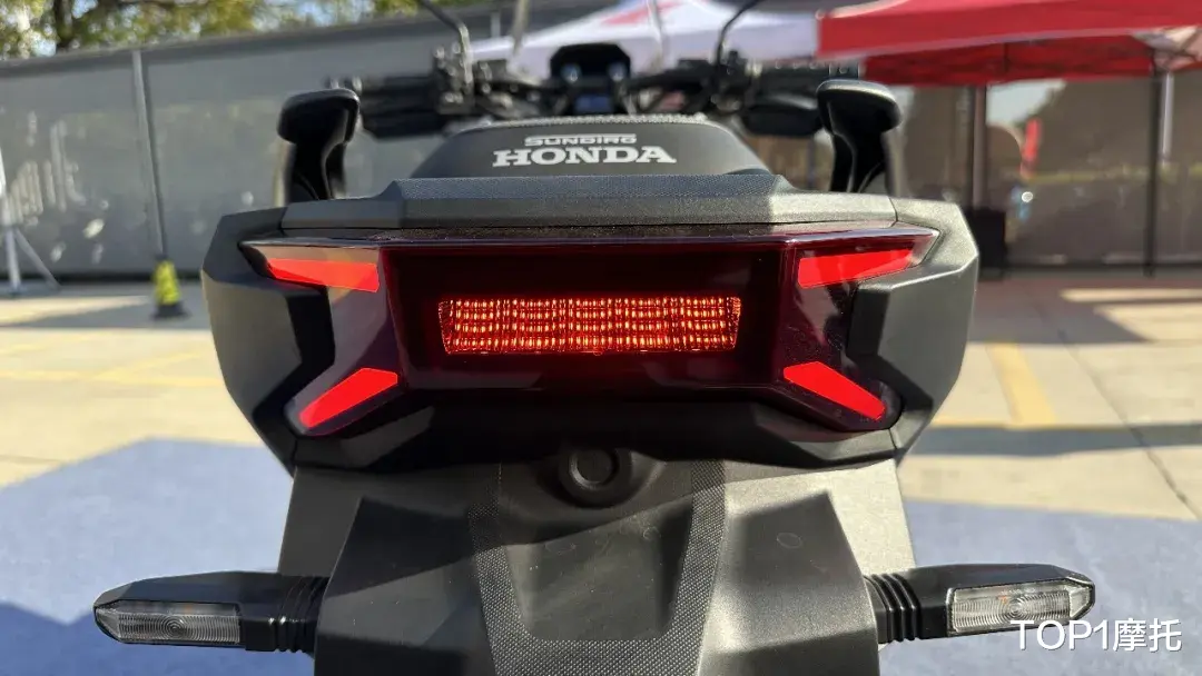 能否平替ADV150，新大洲本田NS150XC试驾，飞坡、滑胎、烂路信手拈来