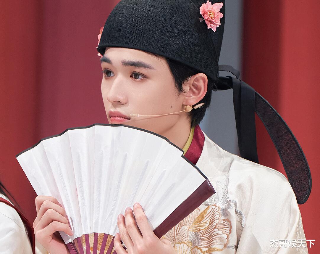 唐国强，确实违反了规则，但是却圈粉无数