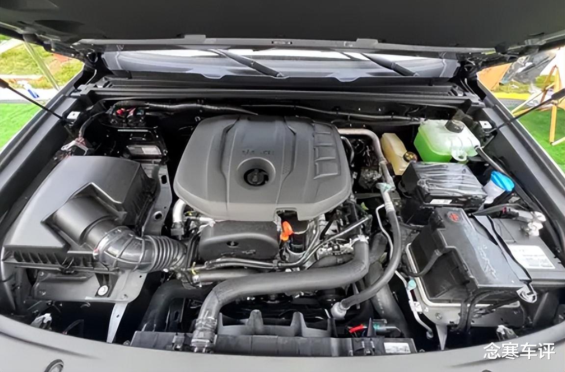 新增绿野仙踪内饰!2026款BJ40实车曝光,配四块屏幕,7月上市