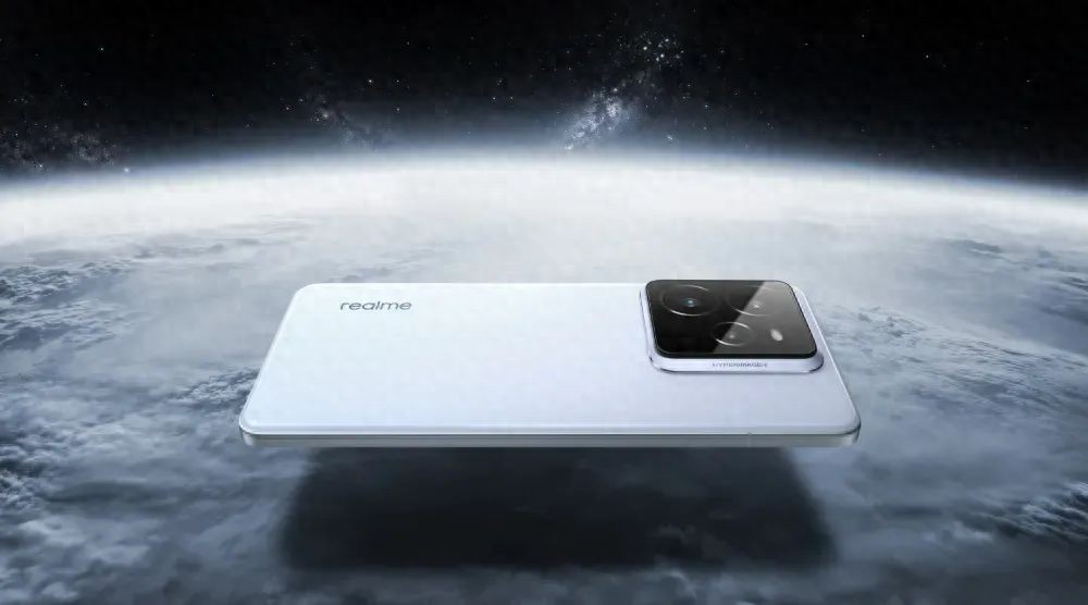 曝真我GT8 Pro沖高端，2K直屏+2億大底潛望