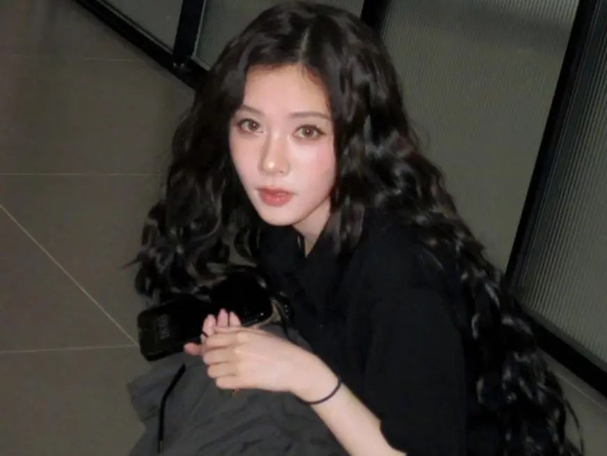 《浪姐6》成团后:李晟带老公综艺接不停,舞台女王却成商务散兵