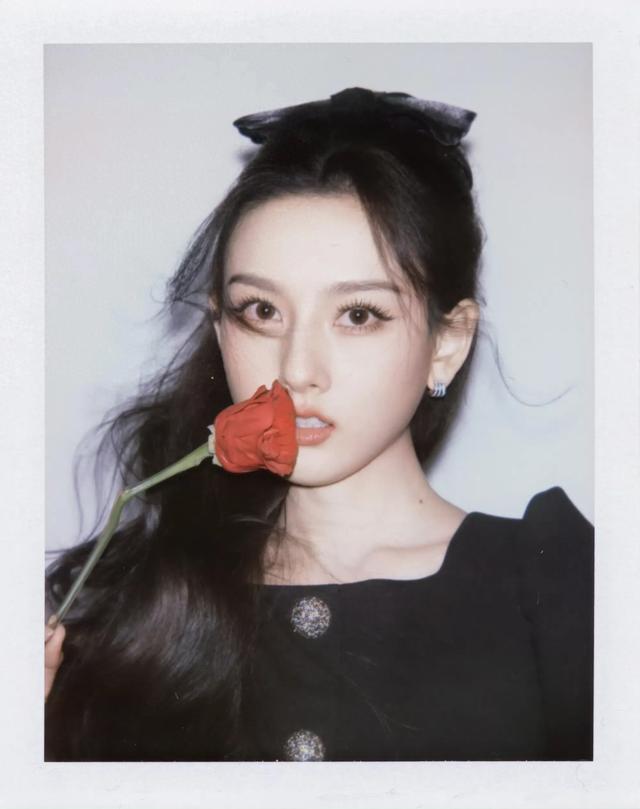 宋祖儿黑色长裙