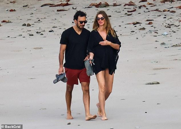 44岁吉娘娘生完三胎后首亮相！才一个月恢复这么好，穿泳衣超火辣