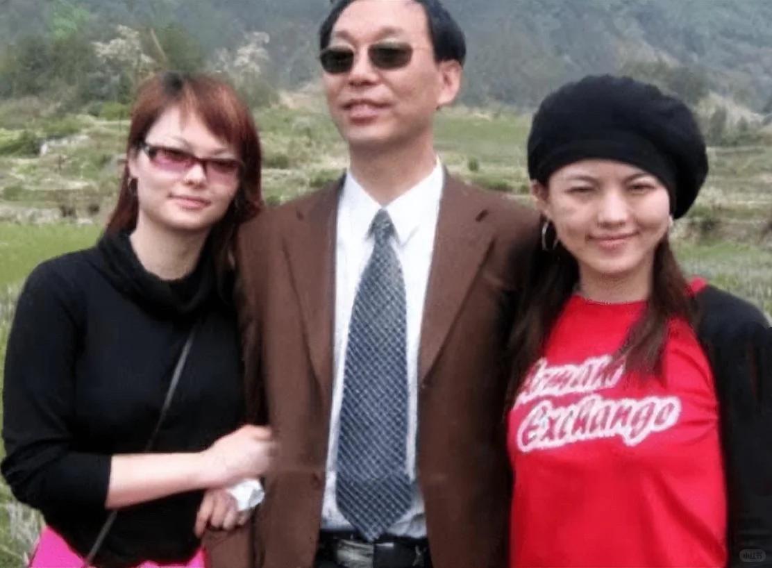 富婆人设坐实了！李湘回娘家，网友以为是五星级酒店，无声中炫富