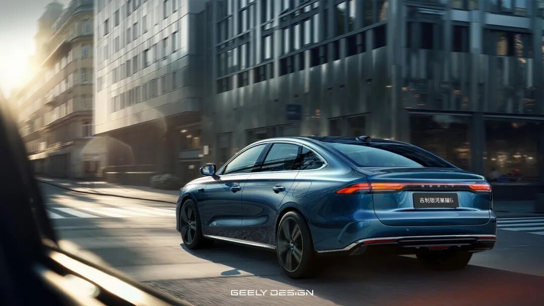 燃油混动全有 轴距超B级车 续航超2000km 10万就买顶配