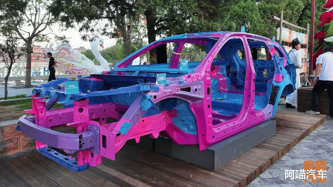 十年的老车还能开吗?安全性是不是打折了,喵哥给你说明白