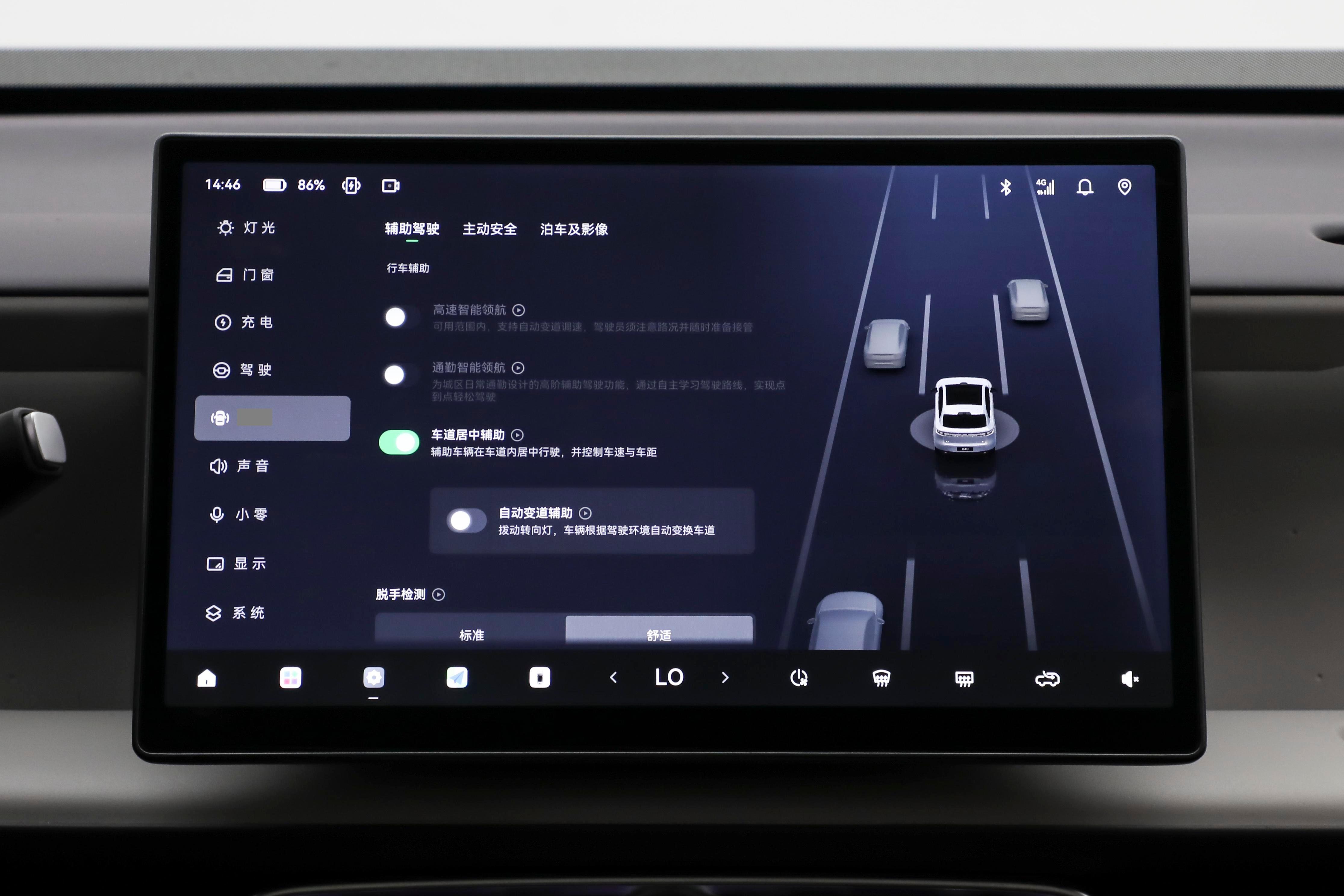 零跑B10:国内9.98万起的售价,为何能在欧洲卖到25万起?